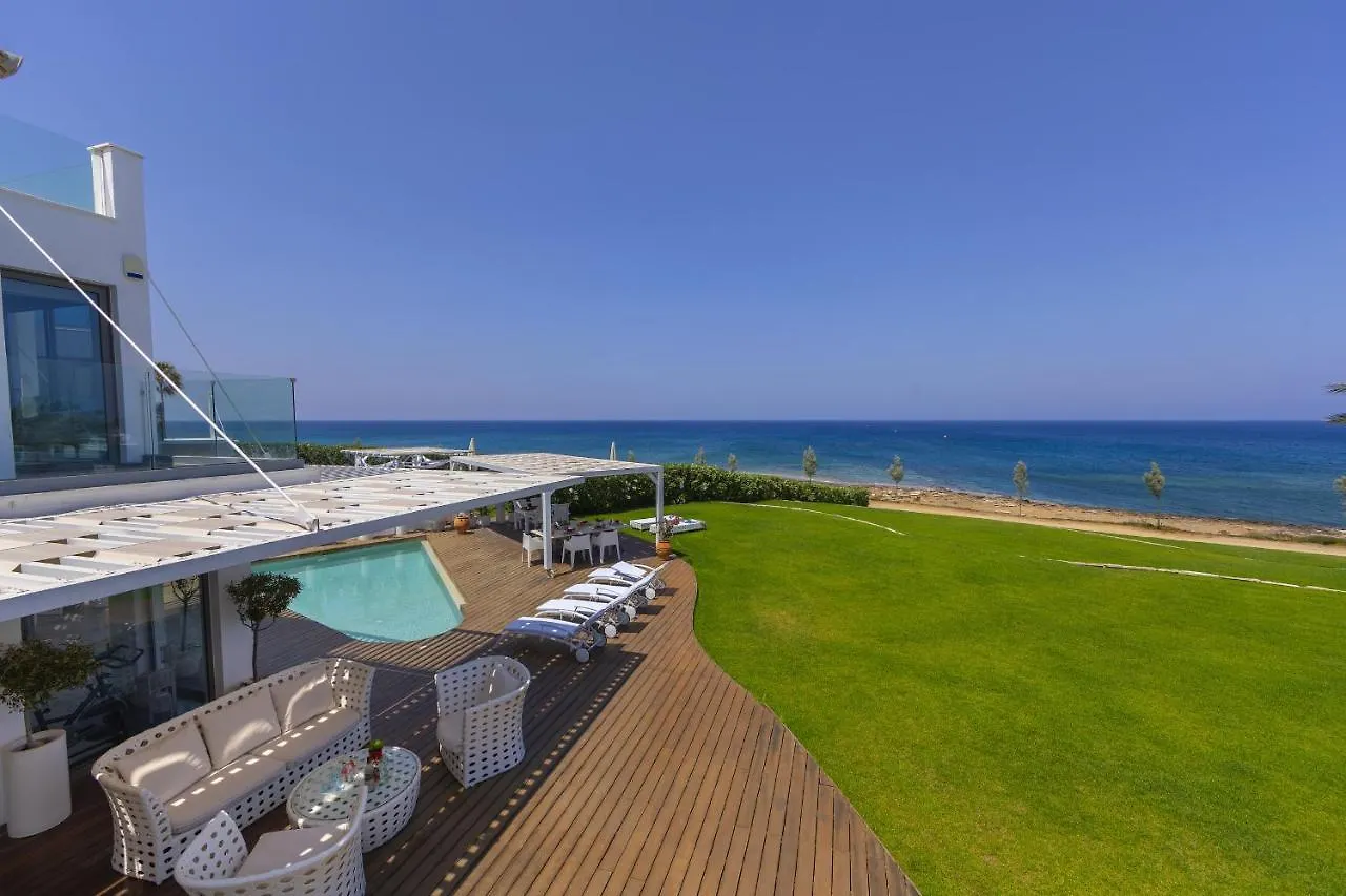 פרוטאראס Beachfront Dream Villa
