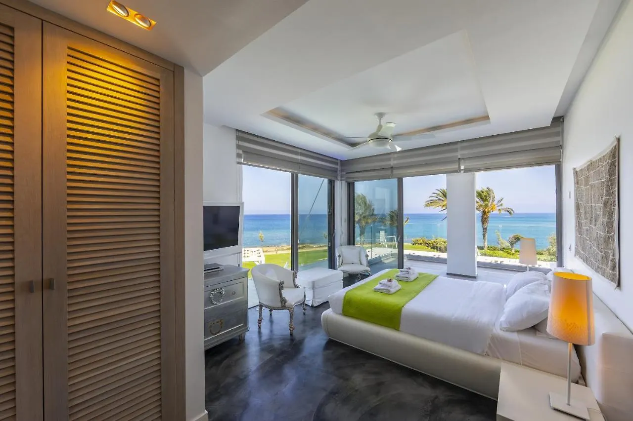 פרוטאראס Beachfront Dream Villa