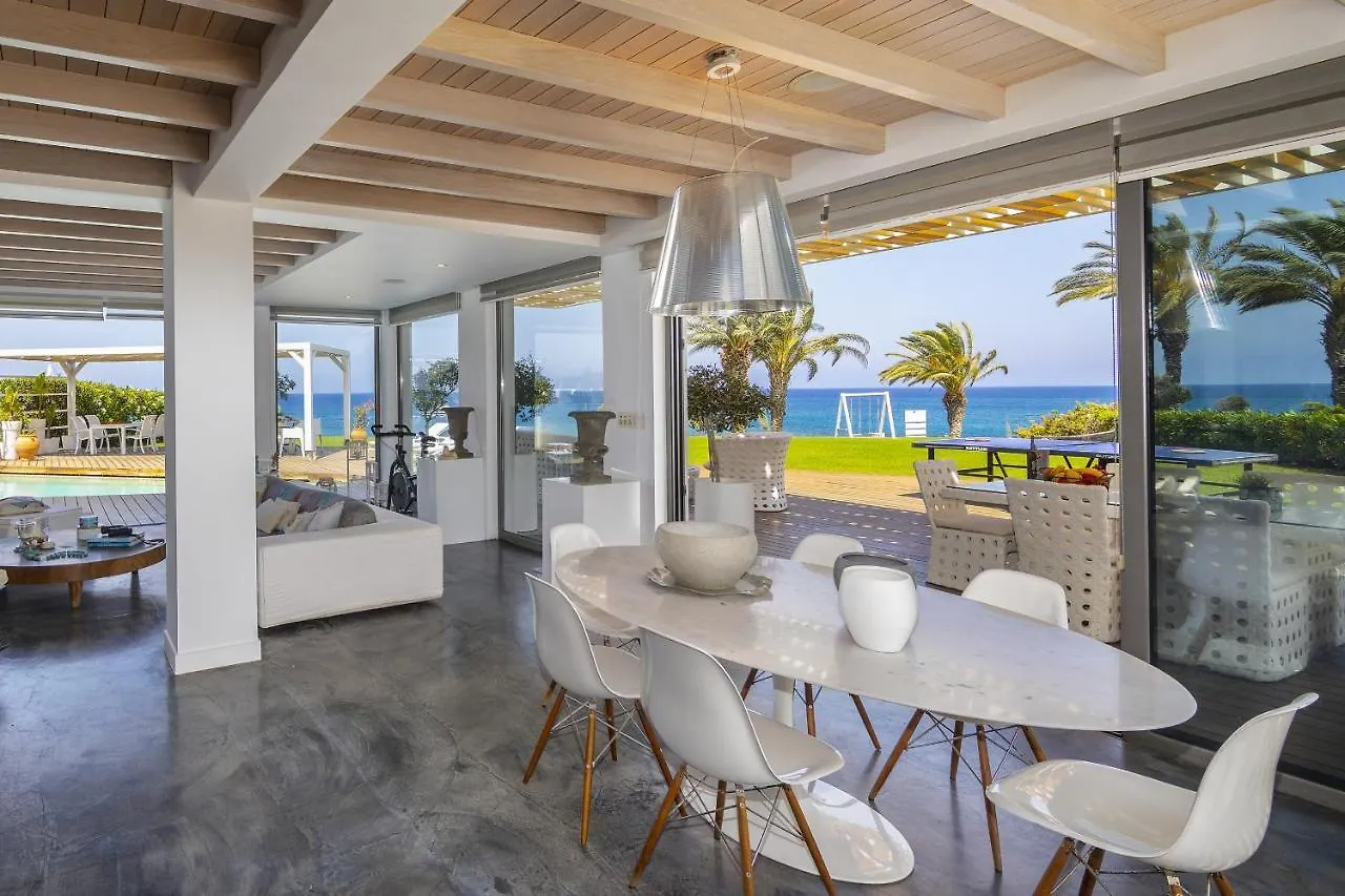 פרוטאראס Beachfront Dream Villa